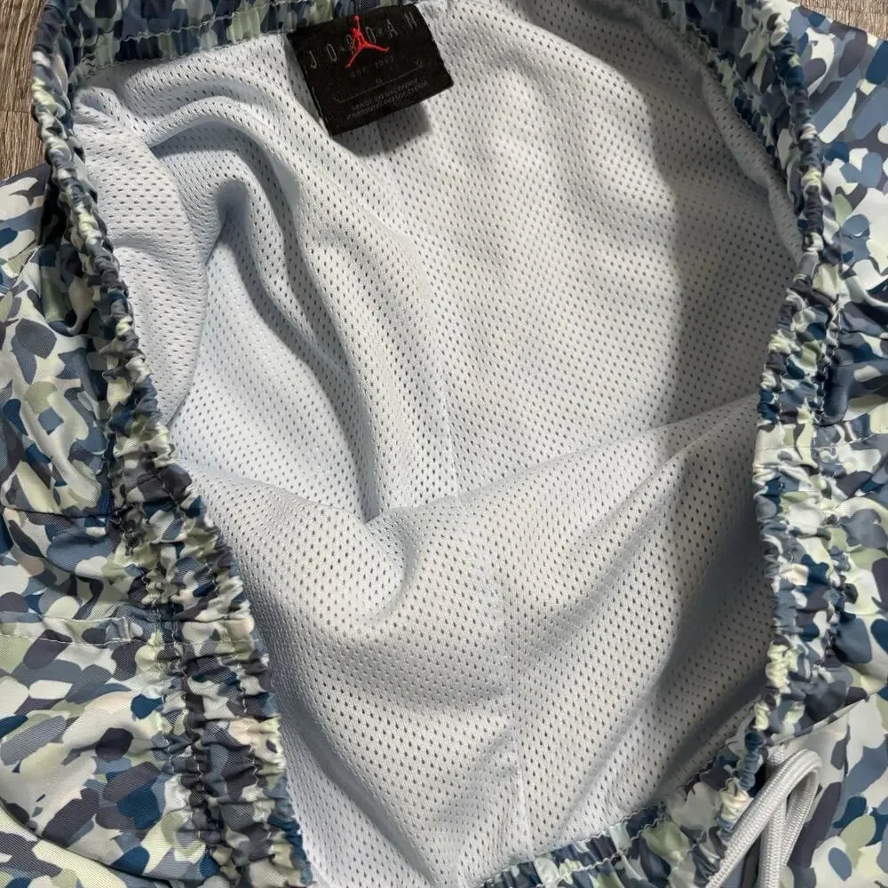 Jordan Swim Trunks Men’s Size L Blue Gray Camo Lined Drawstring Elastic Jumpman